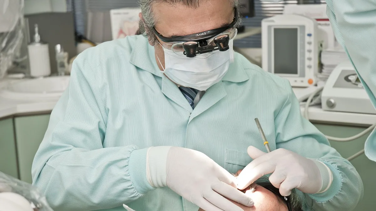 Implant Specialist vs General Dentist: Key Differences