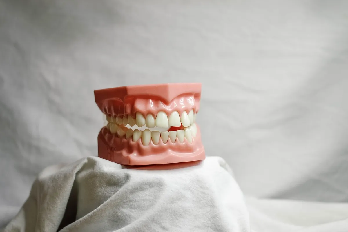 Dental Implants After Extraction: Timing Guide
