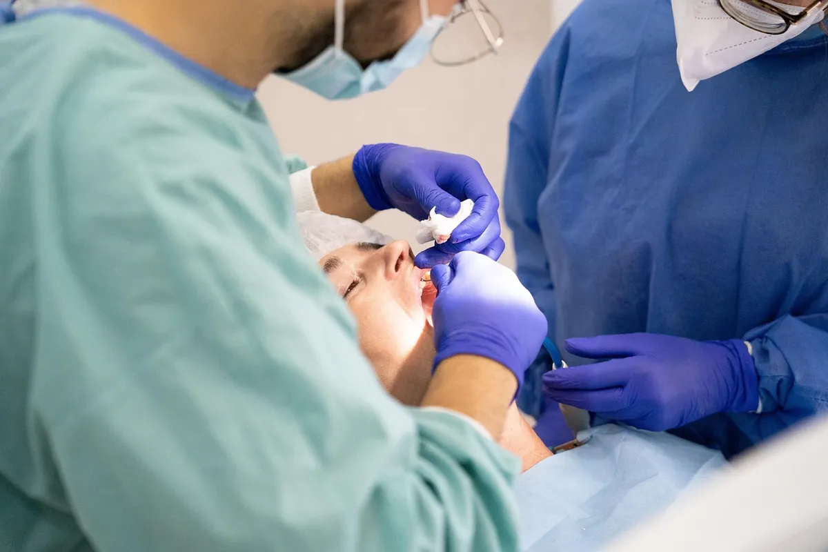 Mini Dental Implants vs Standard: When Smaller Makes Sense